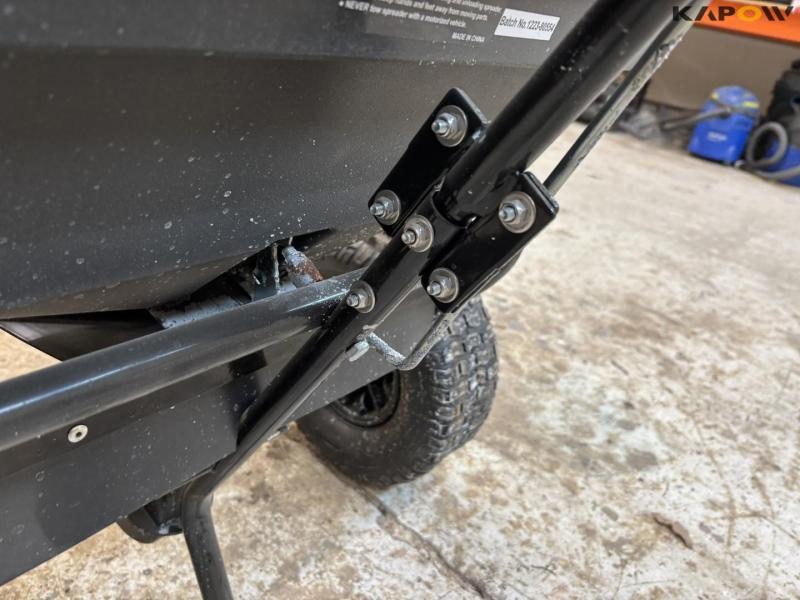 Trolla salt spreader 21