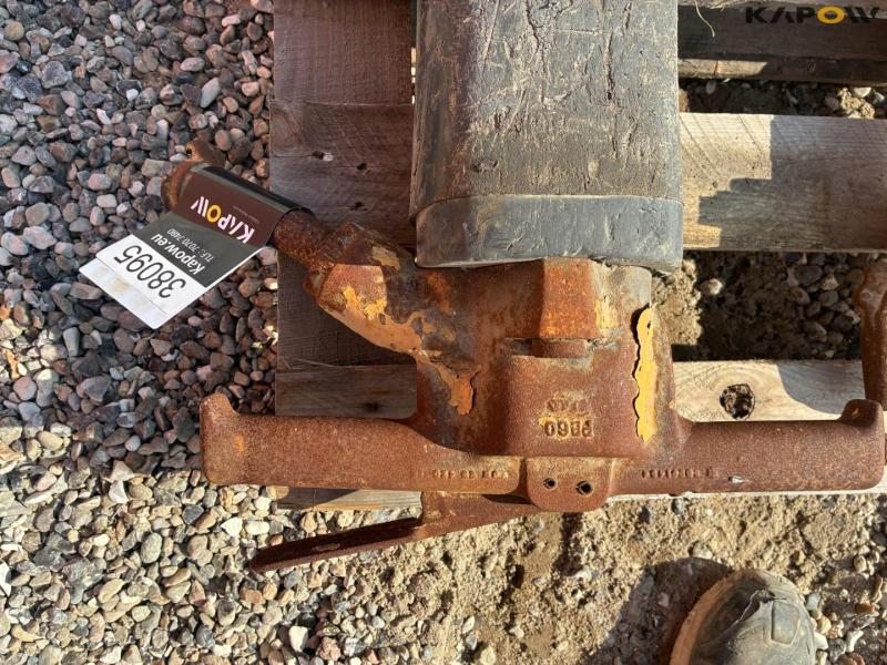 Pneumatic hammer with chisels 4