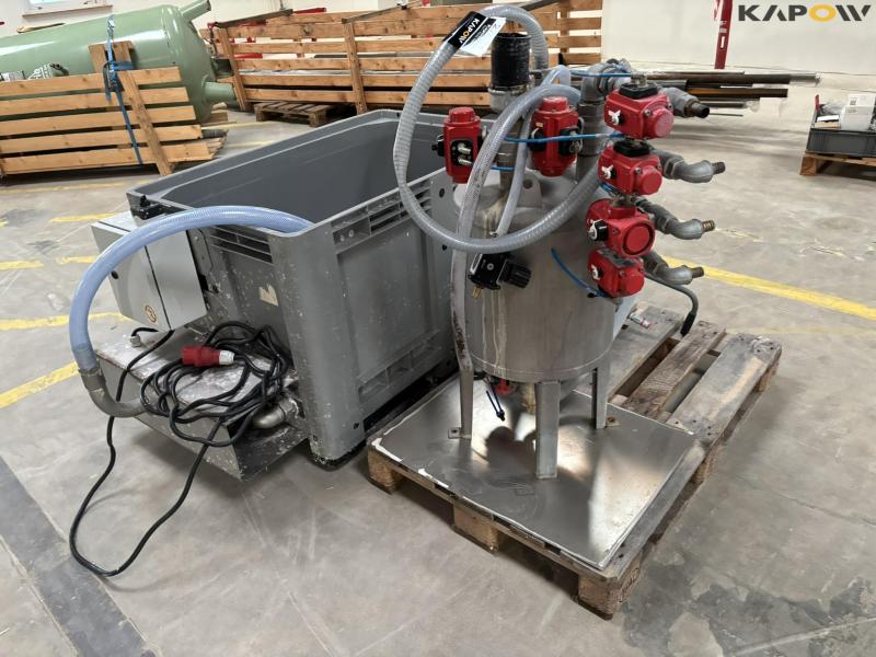 Pressure tank and tank with pump 1