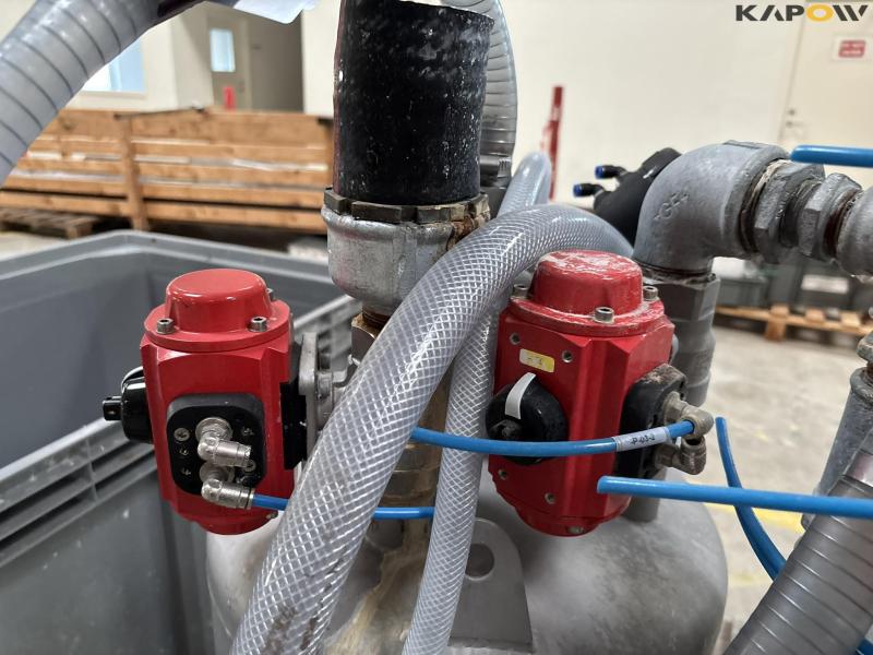 Pressure tank and tank with pump 9