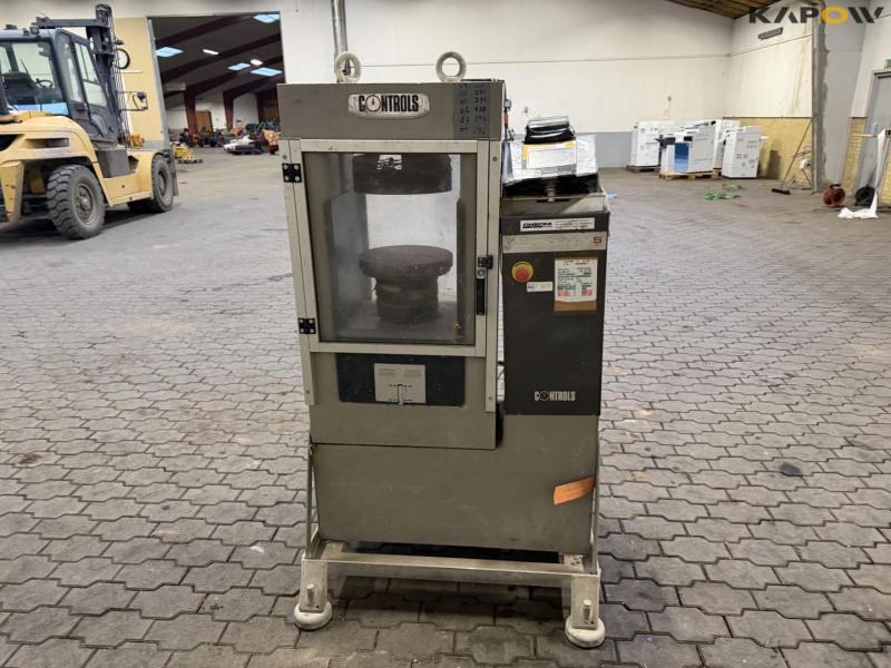 Pressure tester for concrete cubes 6