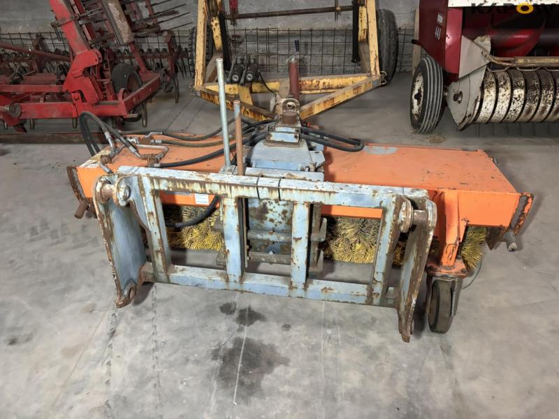 Tuchel Profi FKM 200 HS 600 broom with collection 2