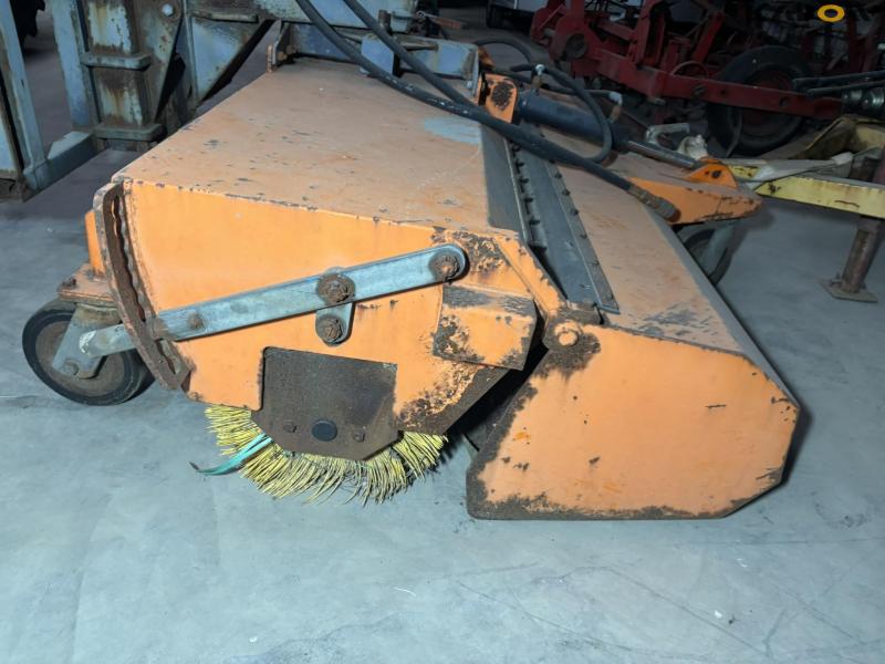 Tuchel Profi FKM 200 HS 600 broom with collection 25