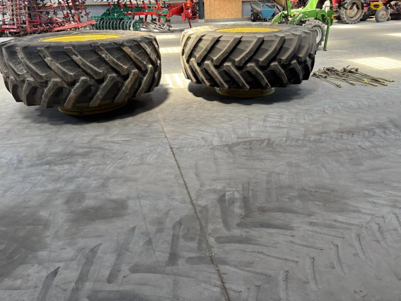 Twin wheels 650/85x38 with locks 5