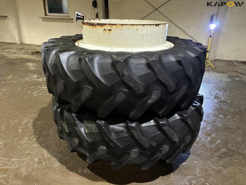 Twin wheels 20.8-R42 6