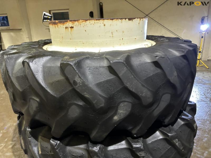 Twin wheels 20.8-R42 8