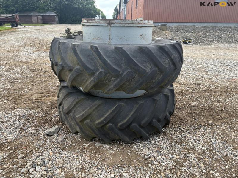 Twin wheels 20.8-R38 2