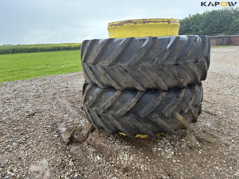 Twin wheels 650/65-R42 2