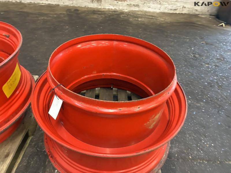 Twin wheel rims with a deformed inner ring 9