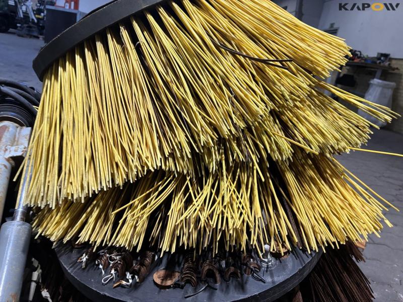 Hydraulic broom equipment 15