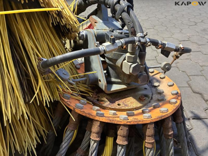 Hydraulic broom equipment 19