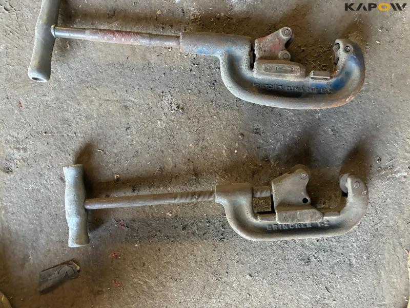 Pipe and thread cutting equipment 11