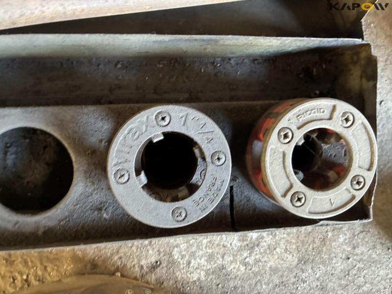 Pipe and thread cutting equipment 21