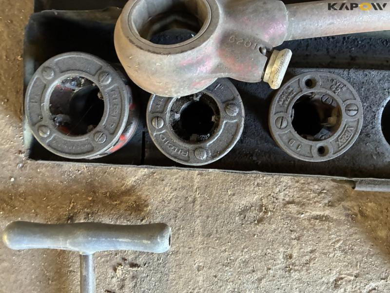 Pipe and thread cutting equipment 22