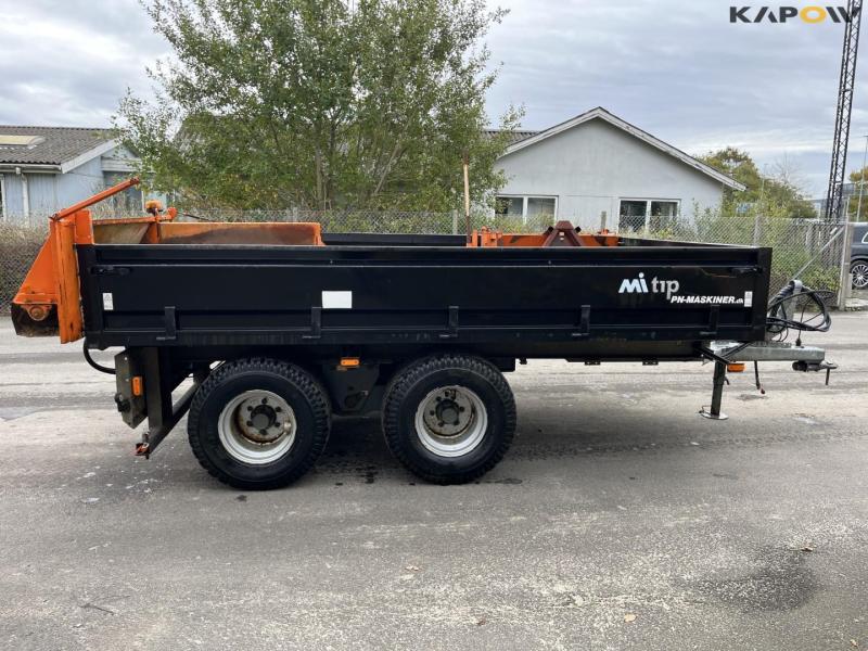 Umega UHF10 tipper truck with sand spreader 4
