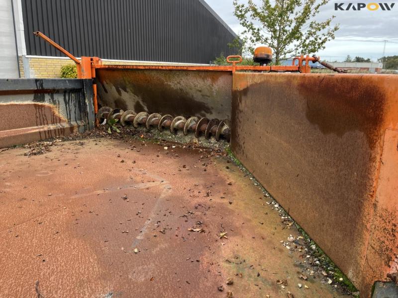 Umega UHF10 tipper truck with sand spreader 35