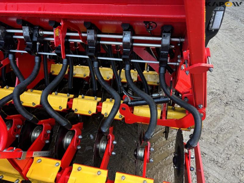Väderstad Rapid 400 seed drill 25