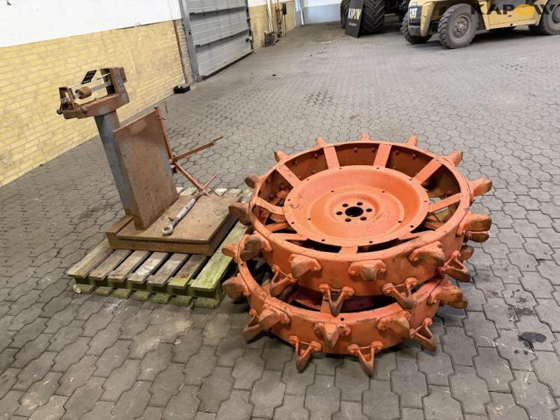 Weight, fence roller and iron wheel 4