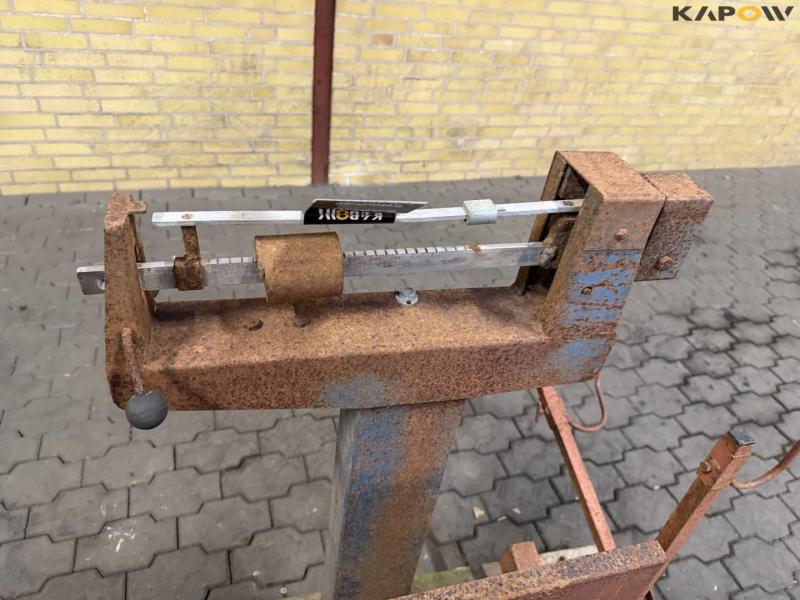 Weight, fence roller and iron wheel 17