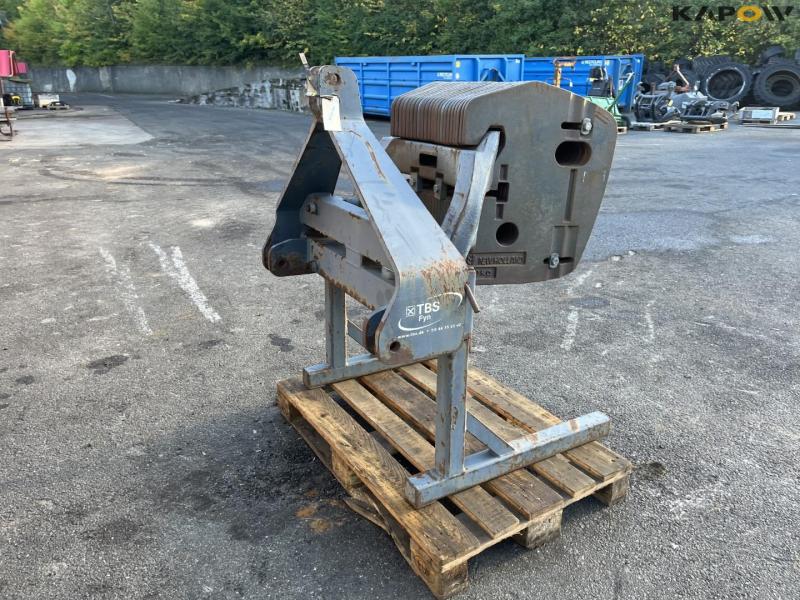 Weight blocks on HE-VA brackets 5