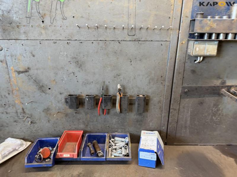 Workshop table with contents 9
