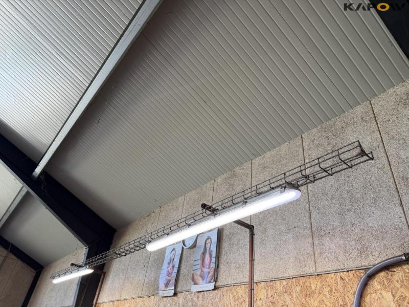Workshop table with contents 11