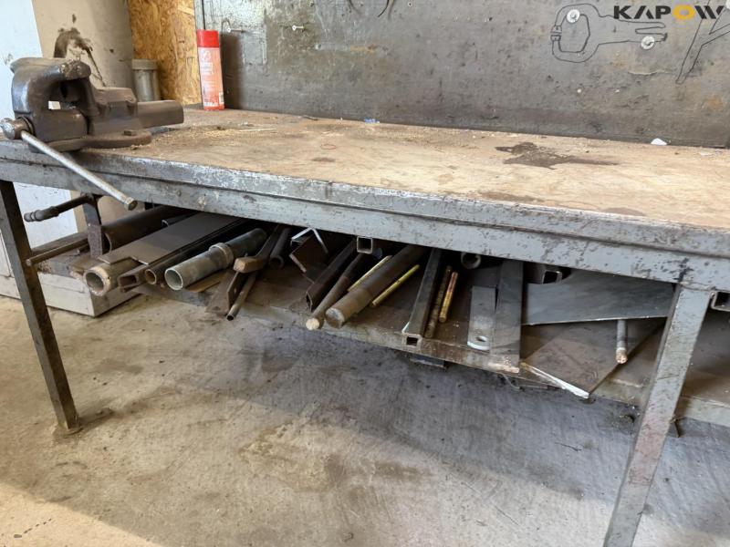 Workshop table with contents 12