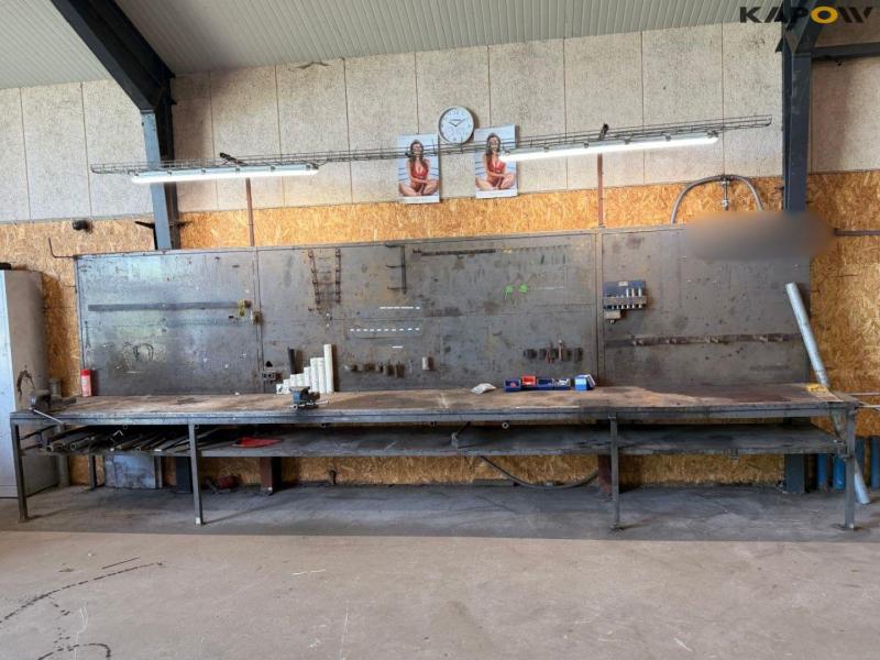 Workshop table with contents 2
