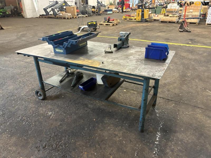Workshop table with contents 5