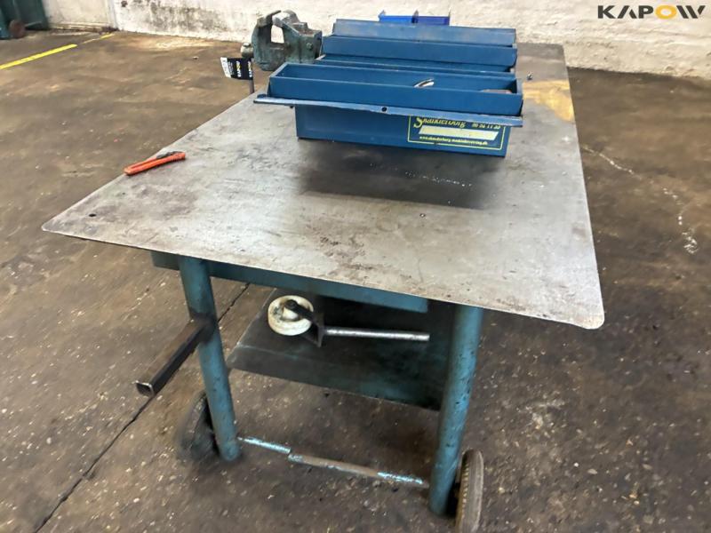 Workshop table with contents 7