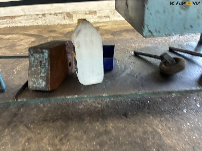 Workshop table with contents 20
