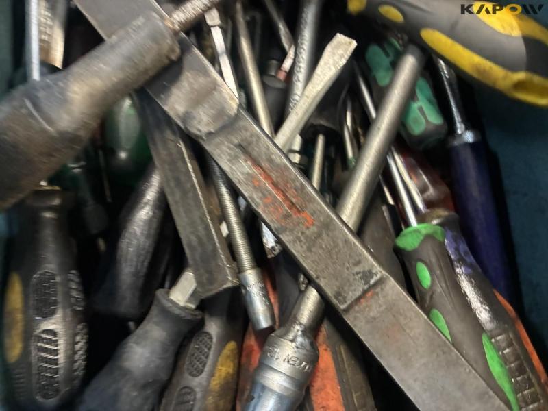 Workshop table with contents 17
