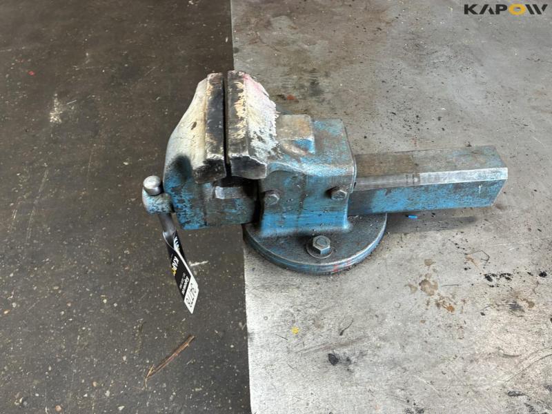 Workshop table with contents 8
