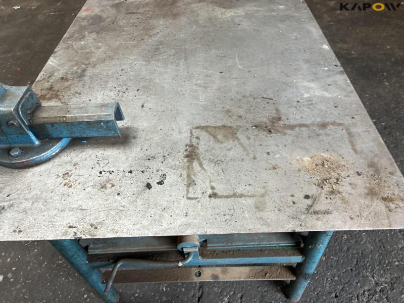 Workshop table with contents 29
