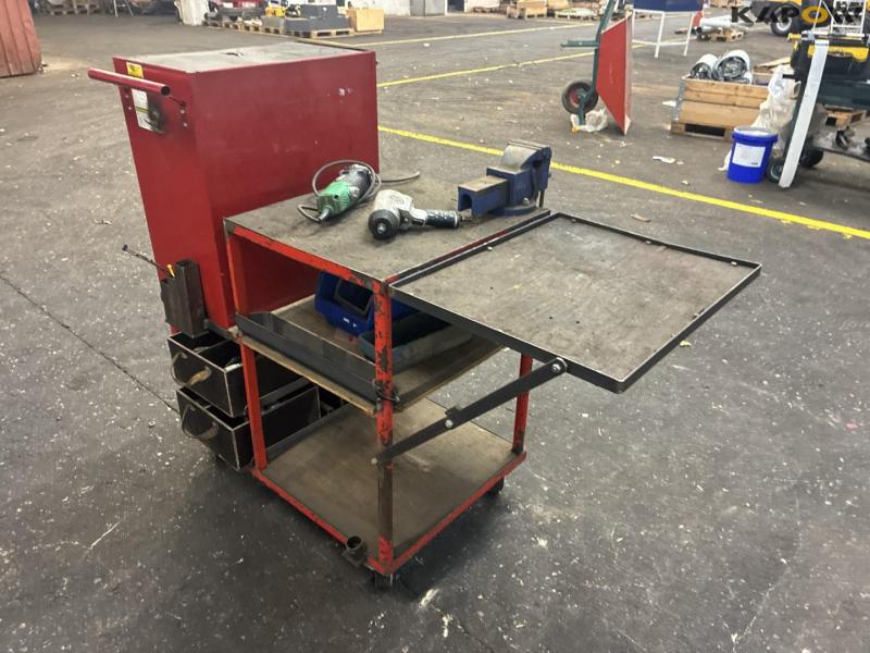 Workshop table with contents 5
