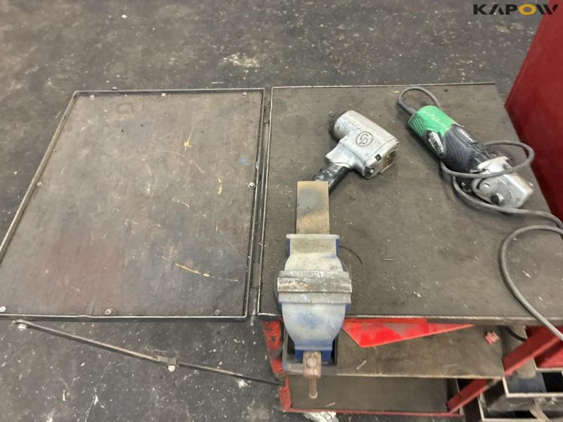 Workshop table with contents 10
