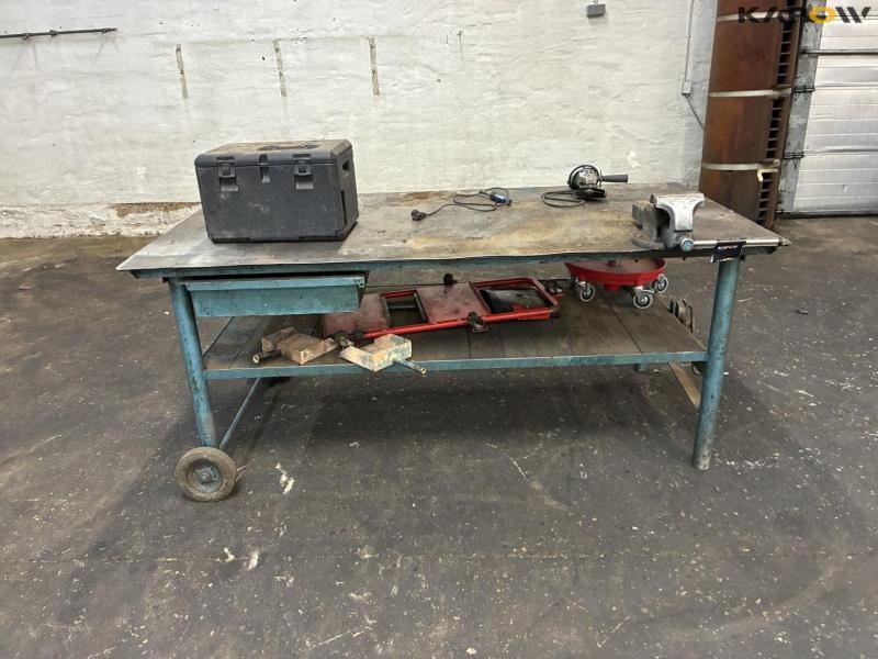 Workshop table with contents 2