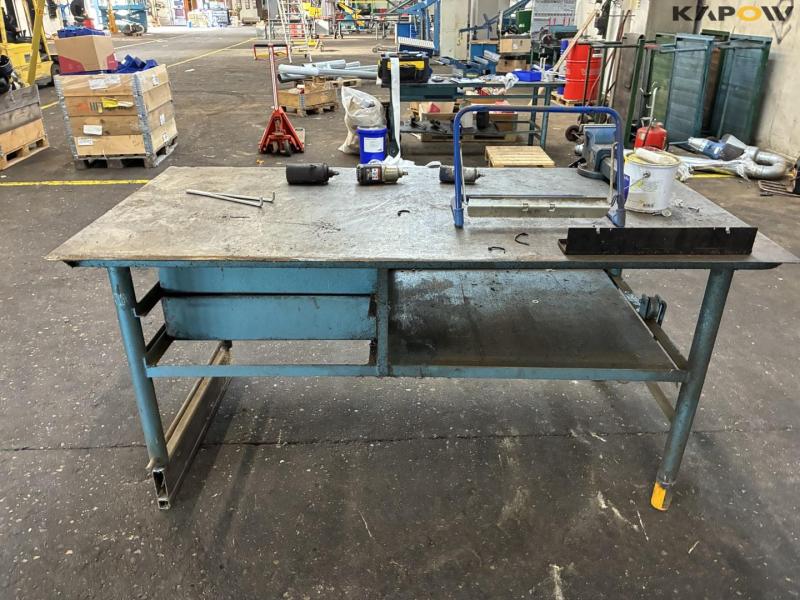 Workshop table with contents 5