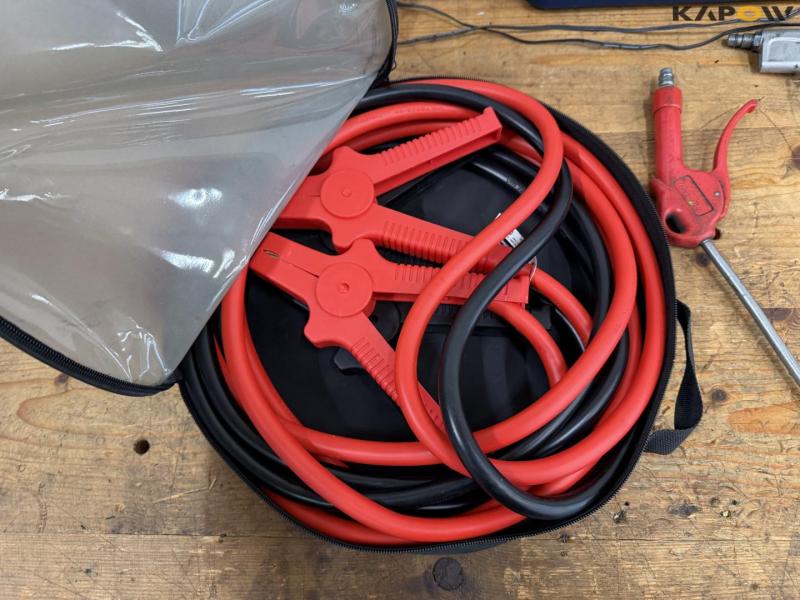 Workshop table with air tools and air hose 22