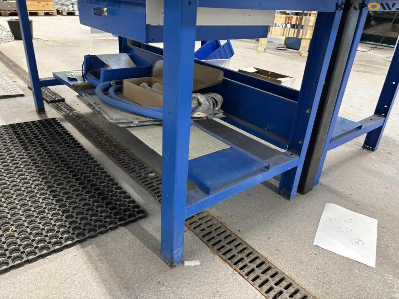 Workshop table with tools 3