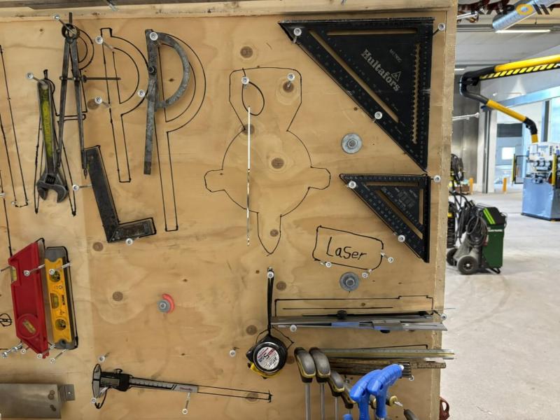 Workshop table with tools 17