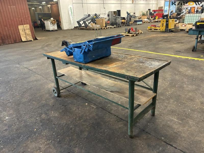 Workshop table with toolbox 5
