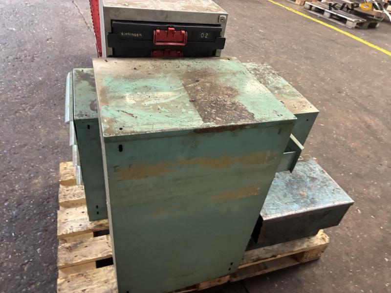 Workshop equipment/ Tool boxes 19