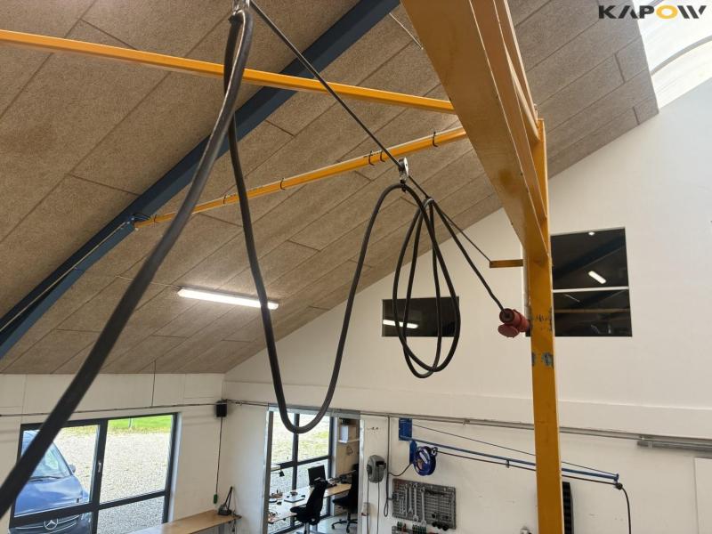 Workshop crane with 500kg Delta hoist 27