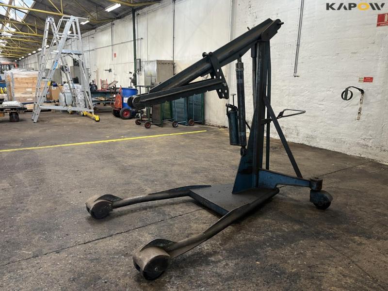 Workshop crane 1