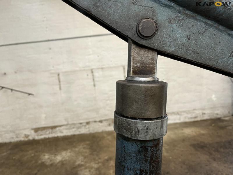 Workshop crane 11