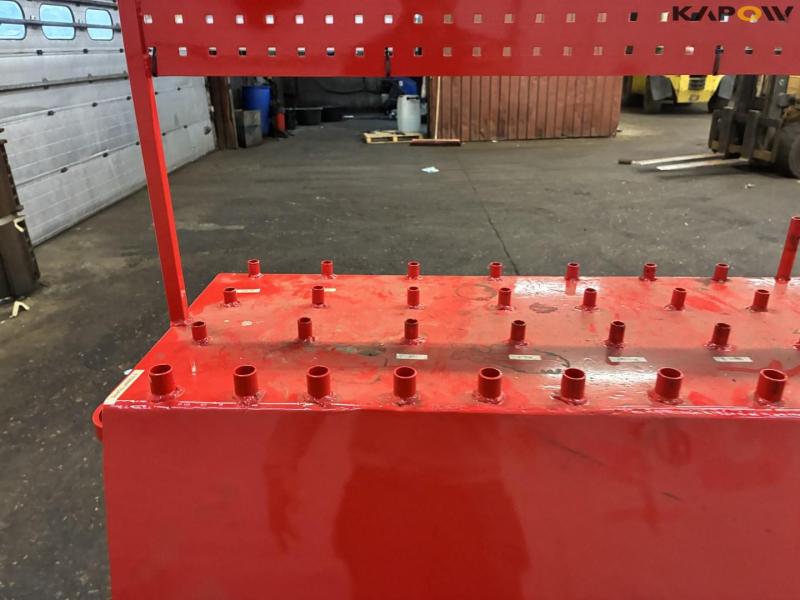 Workshop shelving 19