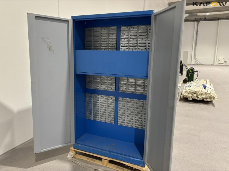 Workshop cabinet and shelving 9