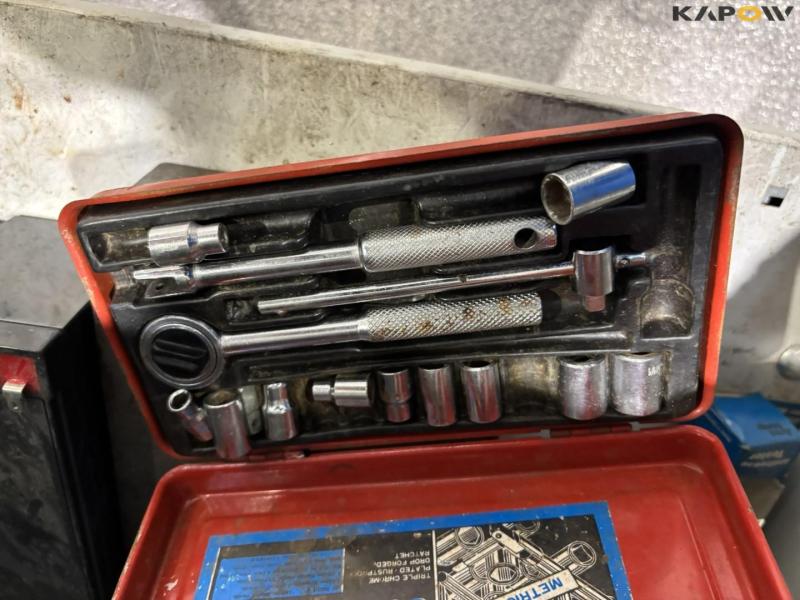 Tool trolley with contents 14
