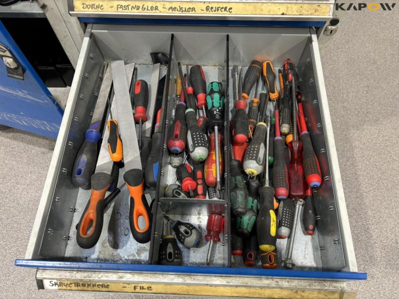 Tool trolley with contents 17